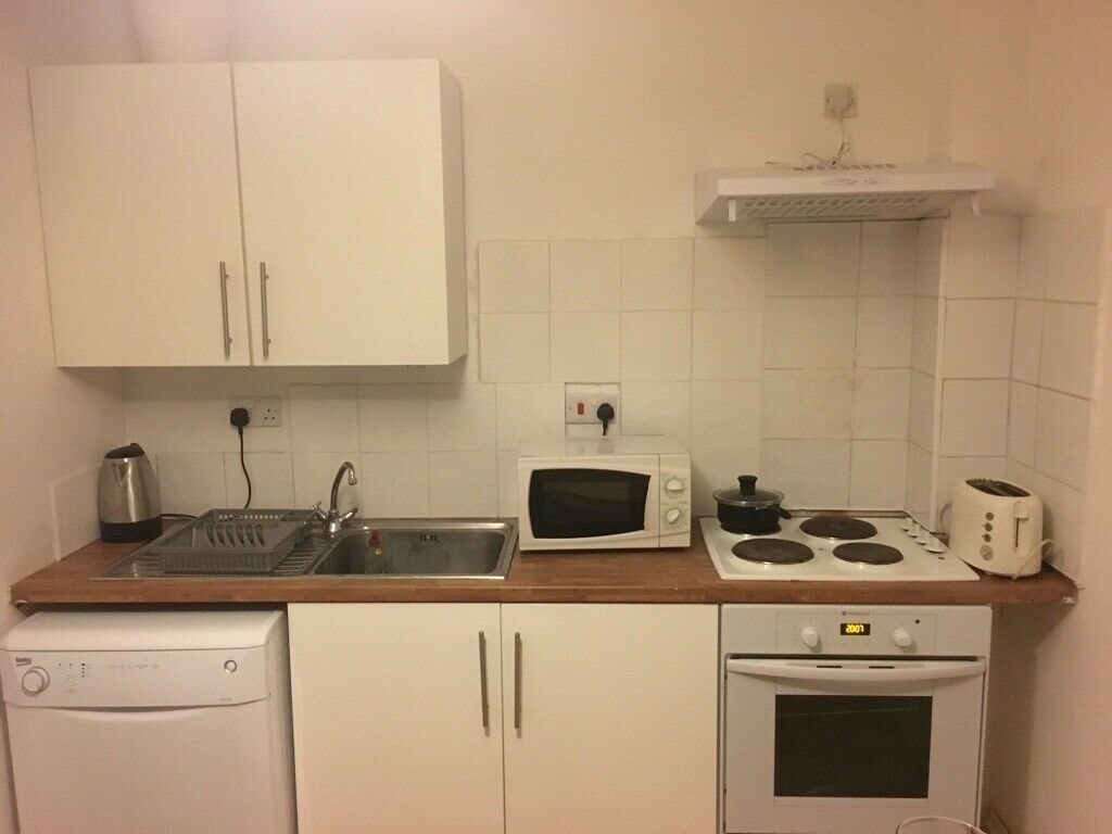 One bedroom flat near Norbury Station